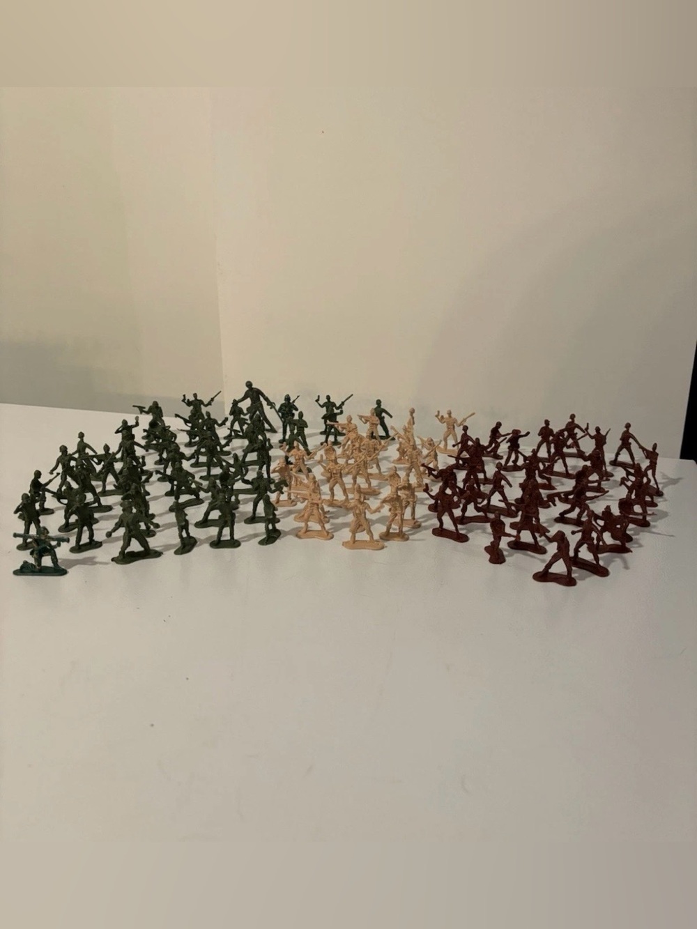 3/15$ 🐸 Green, Tan & Red Army Men Lot 93 Plastic Soldiers Mixed Poses Figures